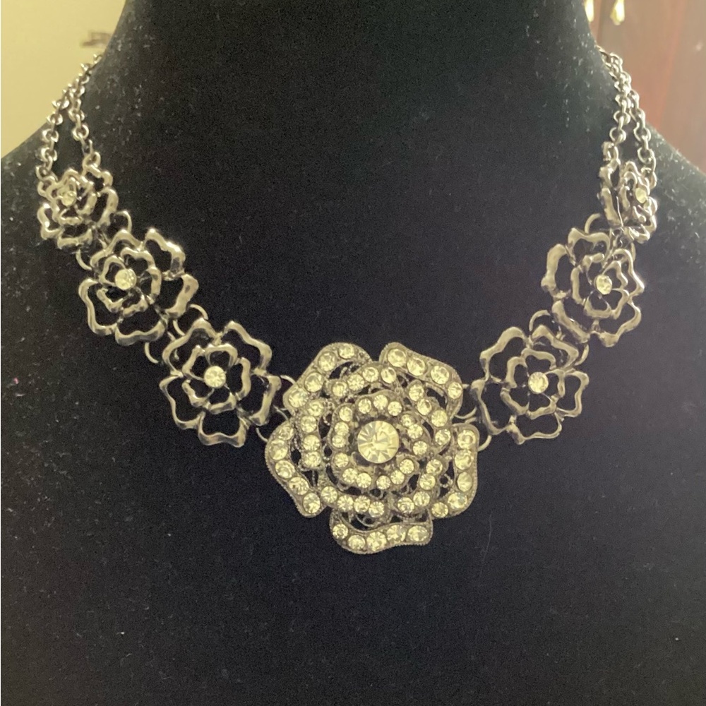 Rhinestone Flower Statement Necklace - Silver